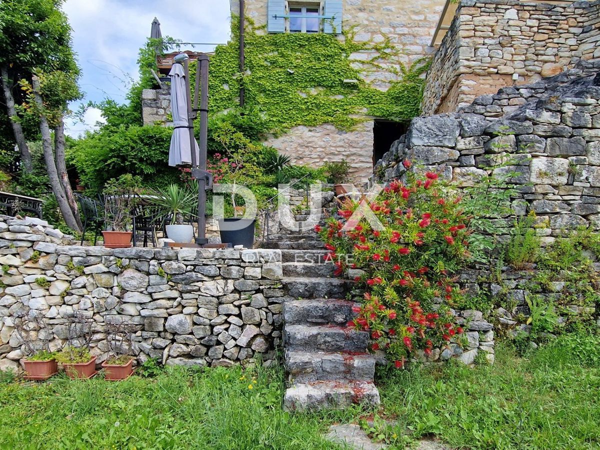 ISTRA, BUJE - Kamnita hiša s čudovitim razgledom
