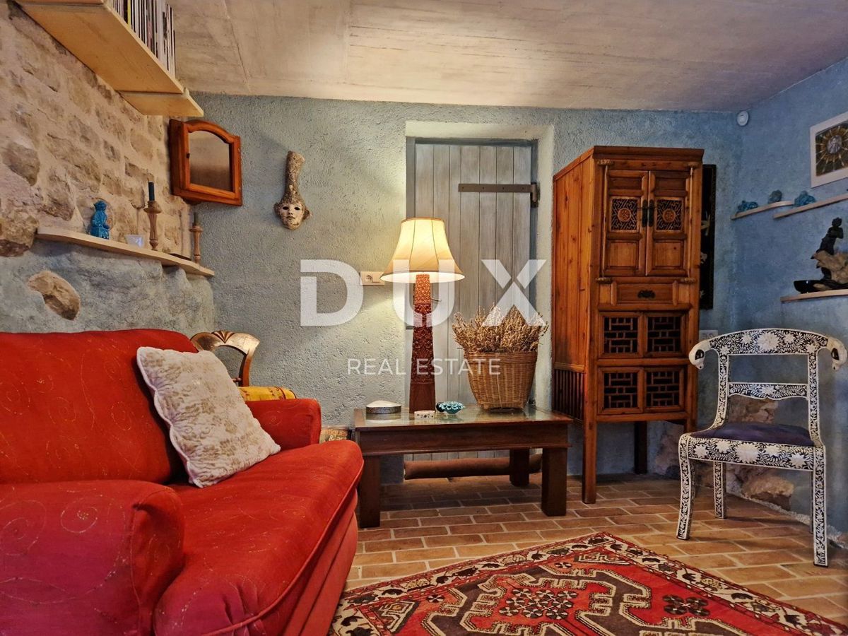 ISTRA, BUJE - Kamnita hiša s čudovitim razgledom