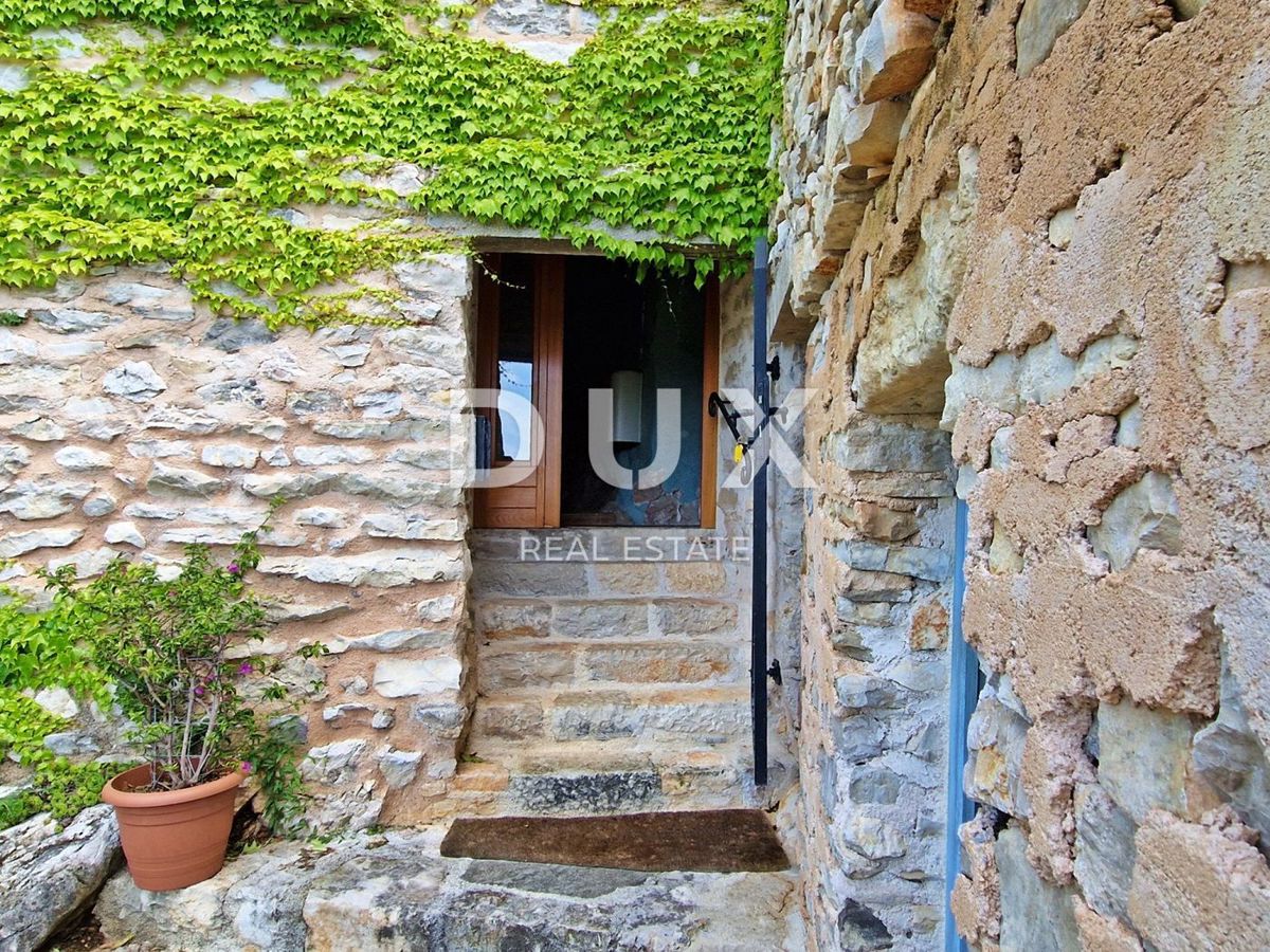 ISTRA, BUJE - Kamnita hiša s čudovitim razgledom