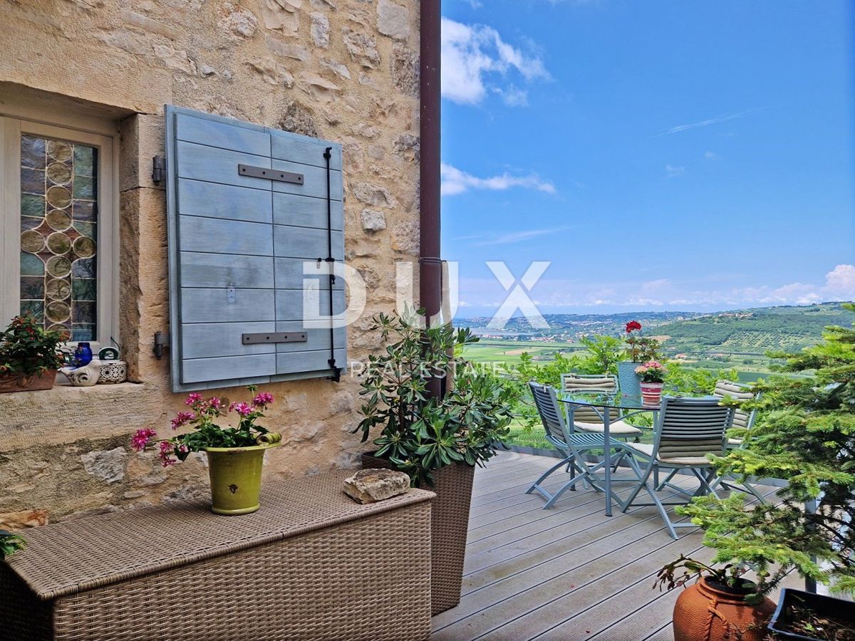 ISTRA, BUJE - Kamnita hiša s čudovitim razgledom