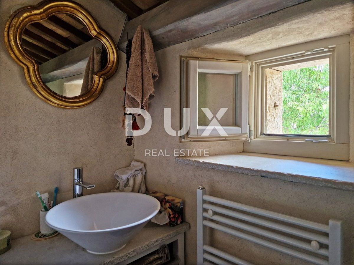 ISTRA, BUJE - Kamnita hiša s čudovitim razgledom