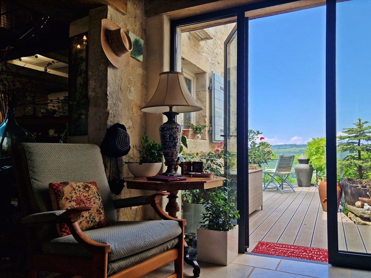 ISTRA, BUJE - Kamnita hiša s čudovitim razgledom