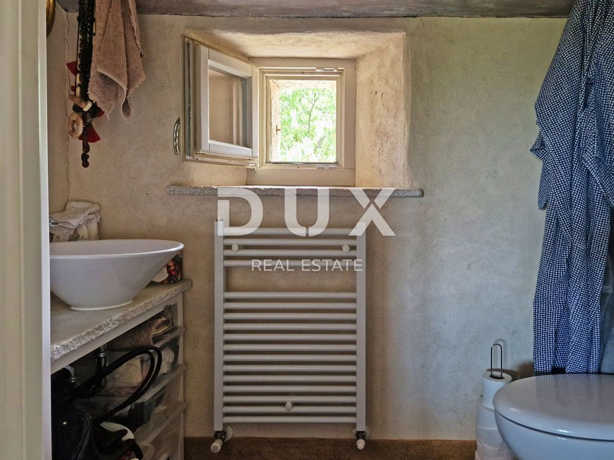 ISTRA, BUJE - Kamnita hiša s čudovitim razgledom