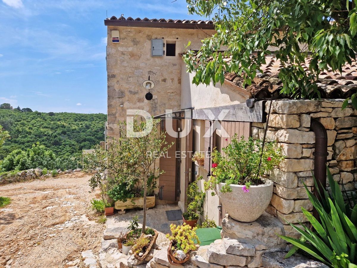 ISTRA, BUJE - Kamnita hiša s čudovitim razgledom