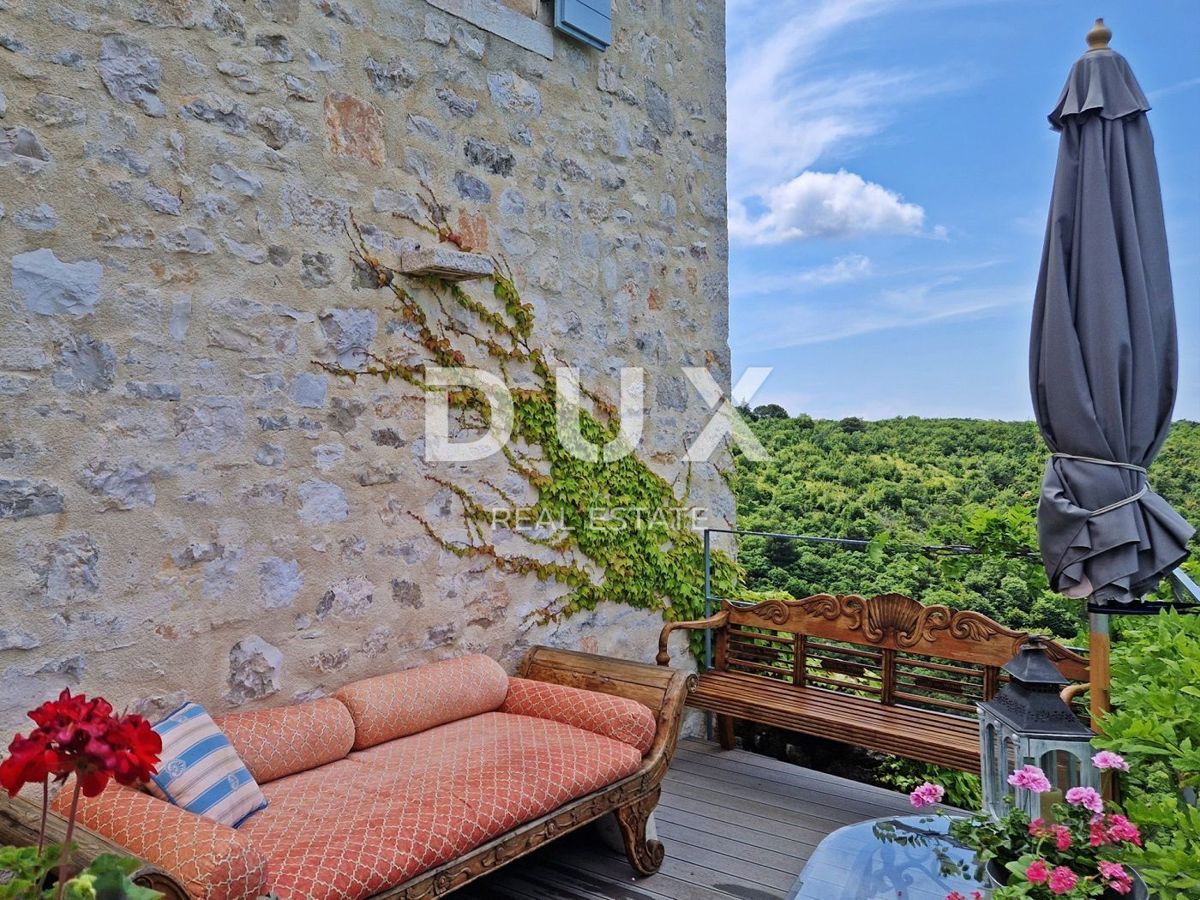 ISTRA, BUJE - Kamnita hiša s čudovitim razgledom