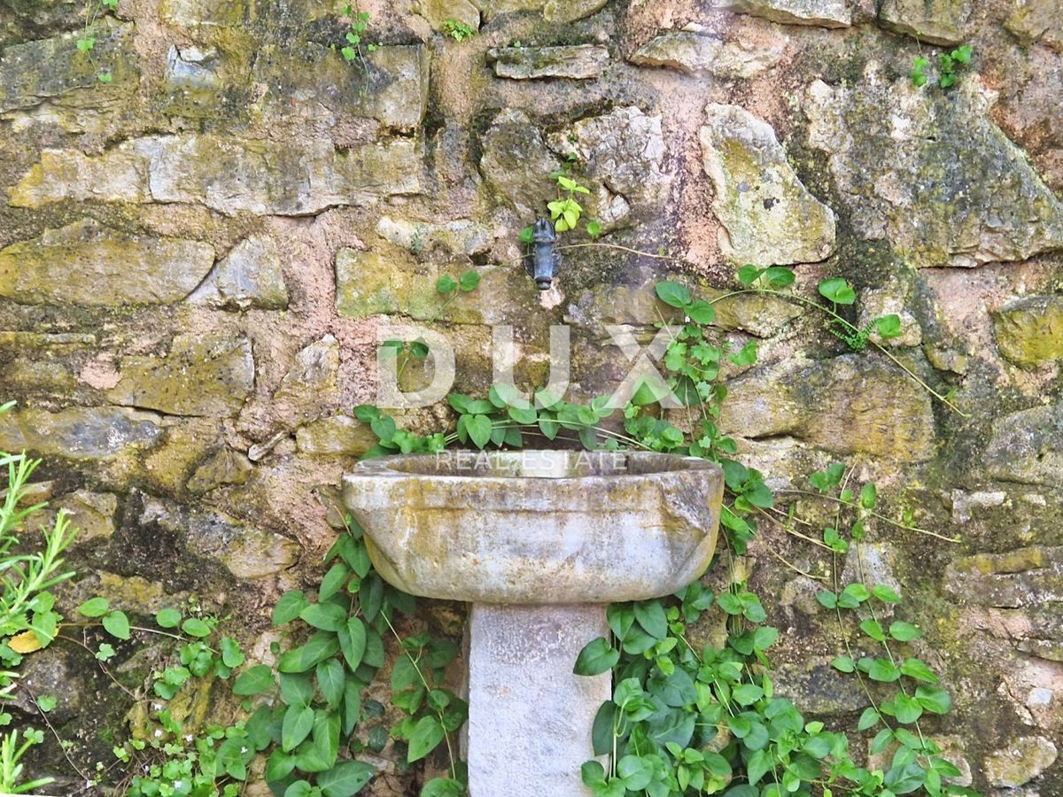 ISTRA, BUJE - Kamnita hiša s čudovitim razgledom