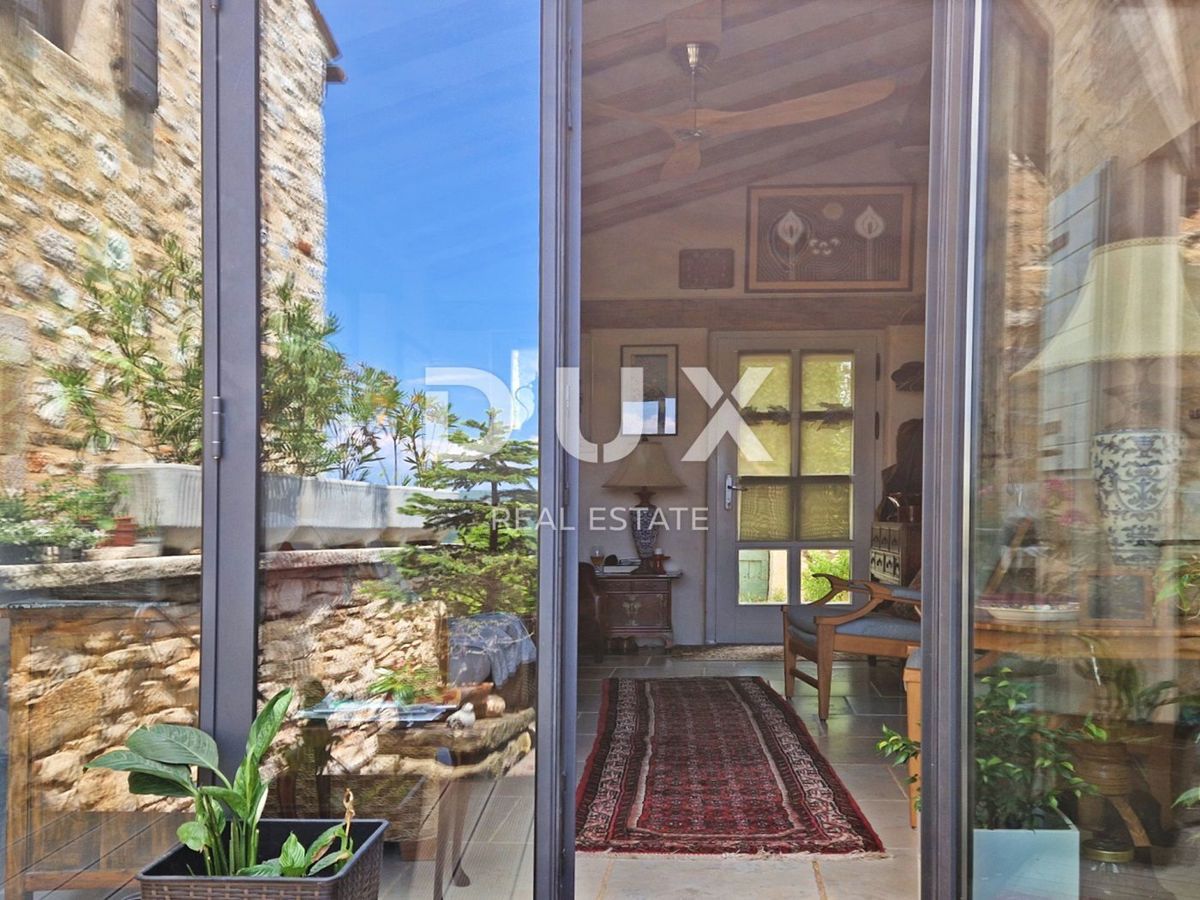 ISTRA, BUJE - Kamnita hiša s čudovitim razgledom