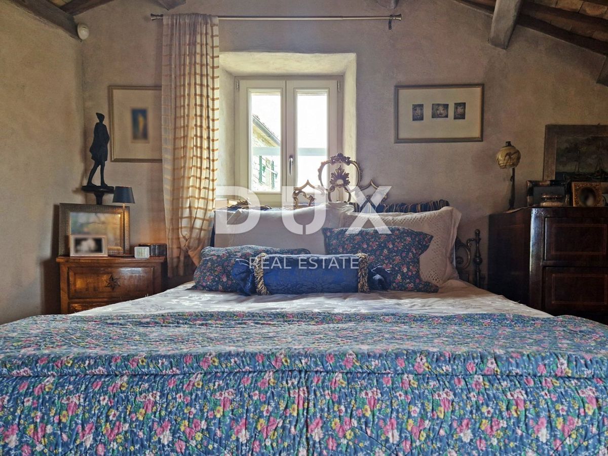 ISTRA, BUJE - Kamnita hiša s čudovitim razgledom