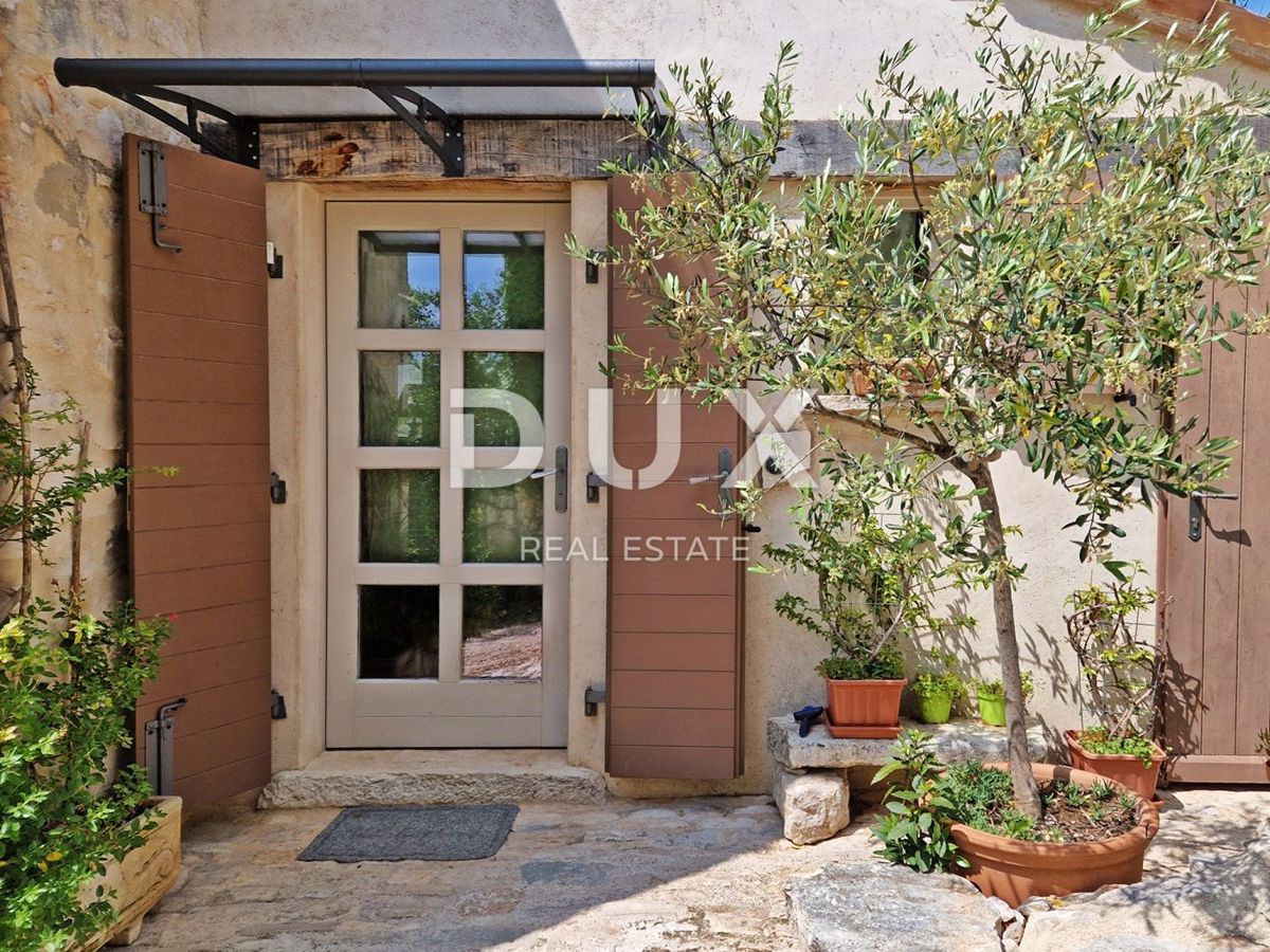 ISTRA, BUJE - Kamnita hiša s čudovitim razgledom