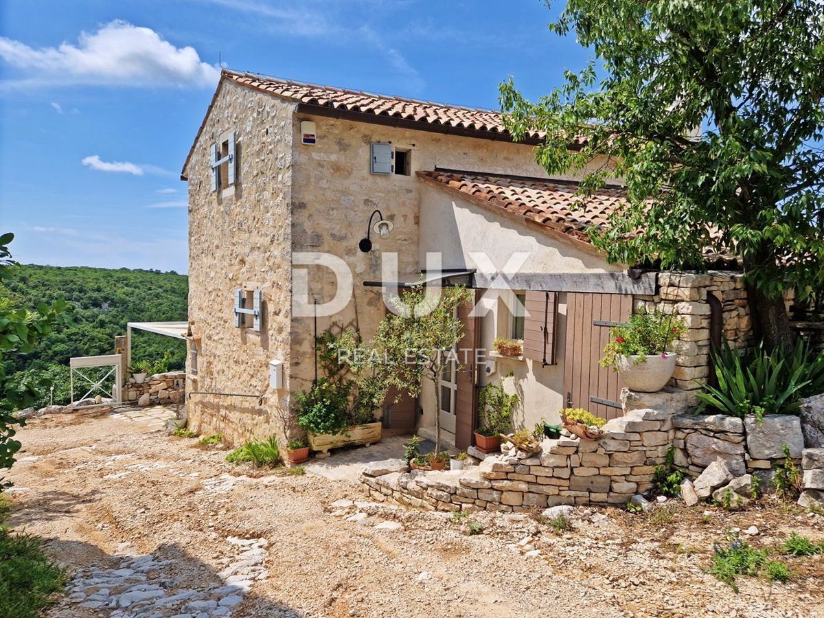 ISTRA, BUJE - Kamnita hiša s čudovitim razgledom