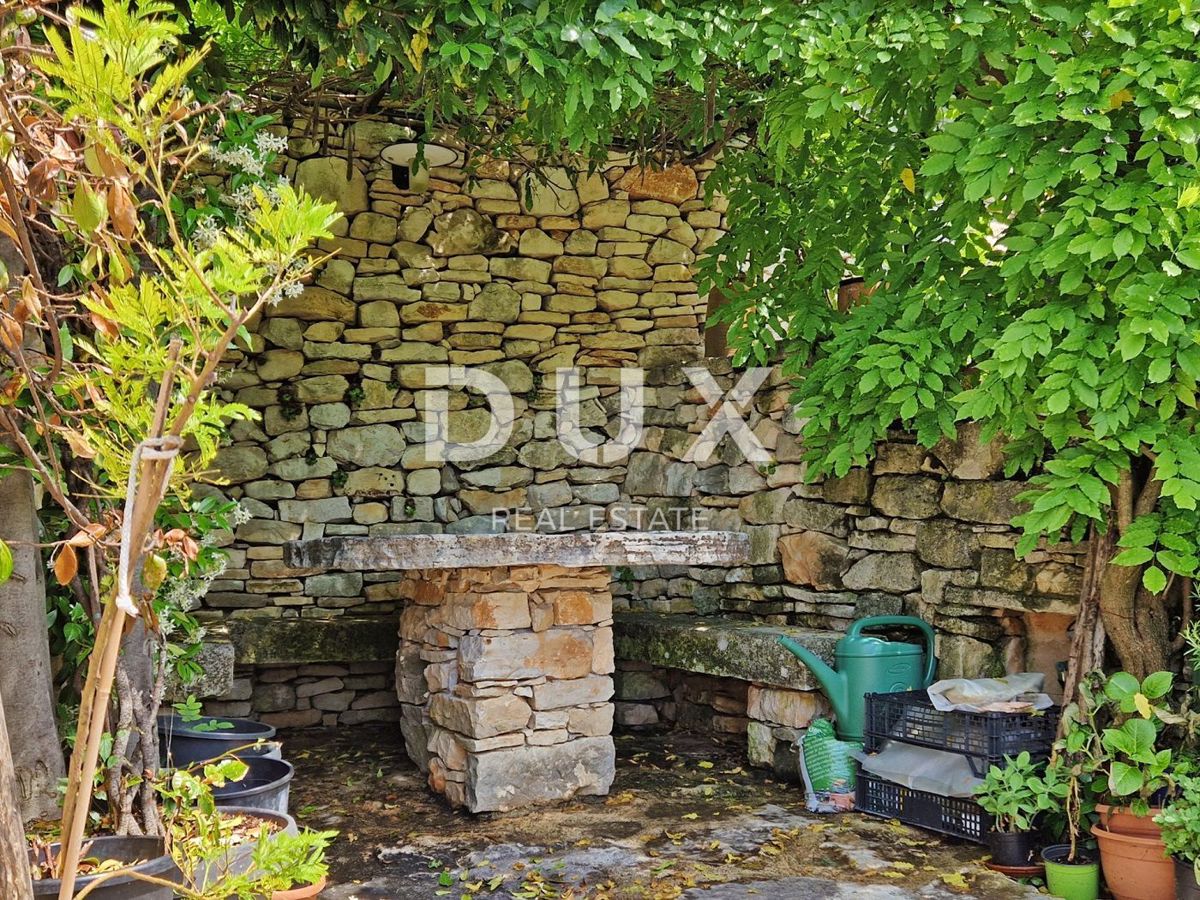 ISTRA, BUJE - Kamnita hiša s čudovitim razgledom