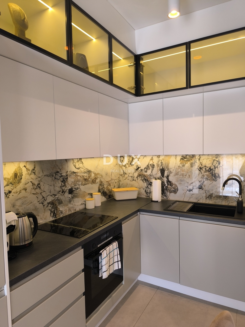 ISTRA, PULA - Luksuzno stanovanje z garažnim prostorom v centru mesta