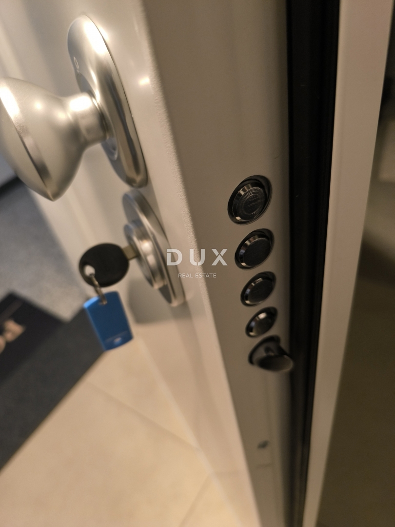 ISTRA, PULA - Luksuzno stanovanje z garažnim prostorom v centru mesta