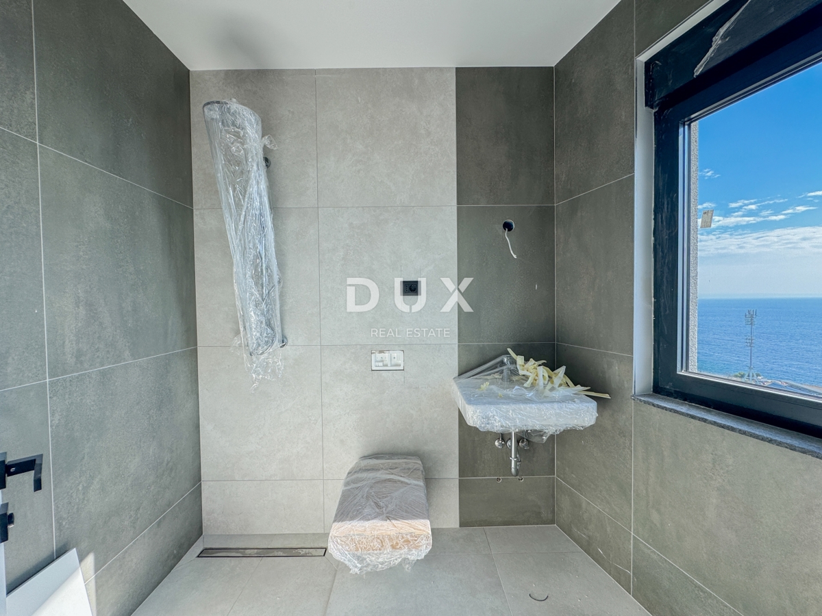 RIJEKA, KANTRIDA - 155 m2 veliko stanovanje v luksuzni novogradnji le 250 metrov od morja z garažo in panoramskim pogledom na morje