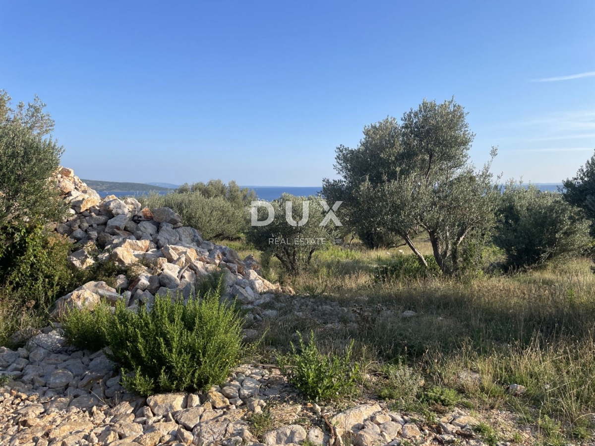 OTOK KRK, MESTO KRK - Gradbeno zemljišče s pogledom na mesto