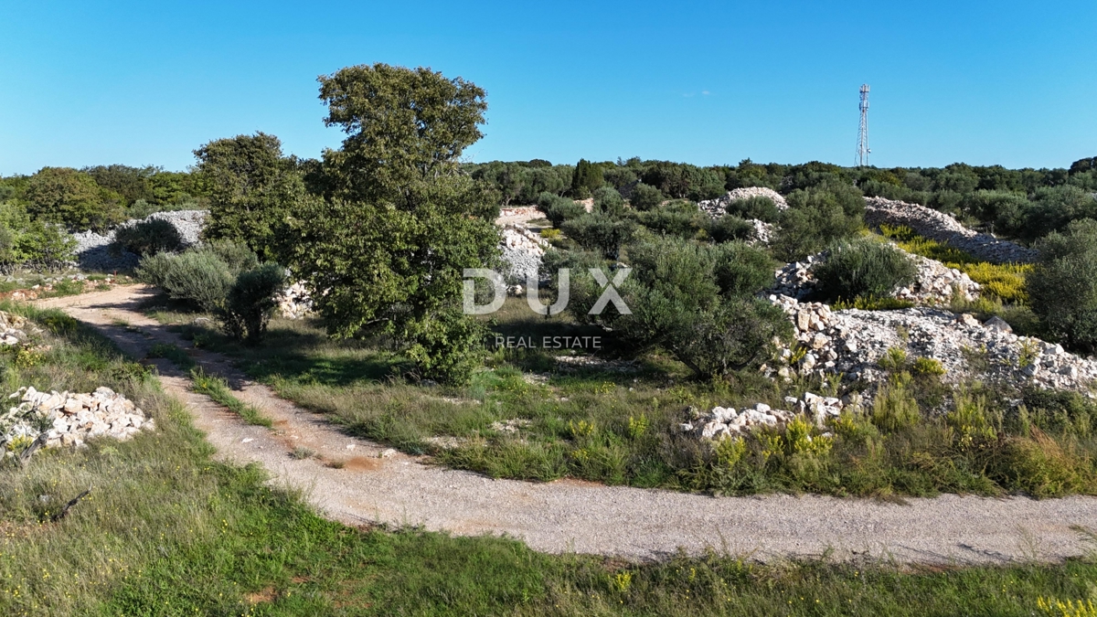 OTOK KRK, MESTO KRK - Gradbeno zemljišče s pogledom na mesto