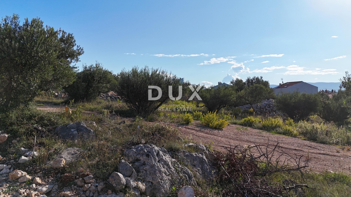 OTOK KRK, MESTO KRK - Gradbeno zemljišče s pogledom na mesto