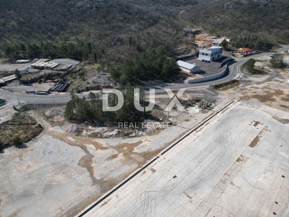 GROBNIK, ČAVLE, SOBOLI - gradbeno zemljišče 29.000 m2 v poslovni coni za dvorano - pisarniški prostor (namen: poslovni, obrtni, industrijski)