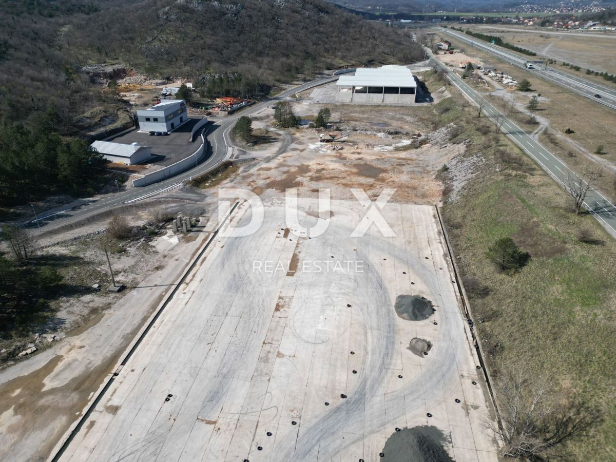GROBNIK, ČAVLE, SOBOLI - gradbeno zemljišče 29.000 m2 v poslovni coni za dvorano - pisarniški prostor (namen: poslovni, obrtni, industrijski)
