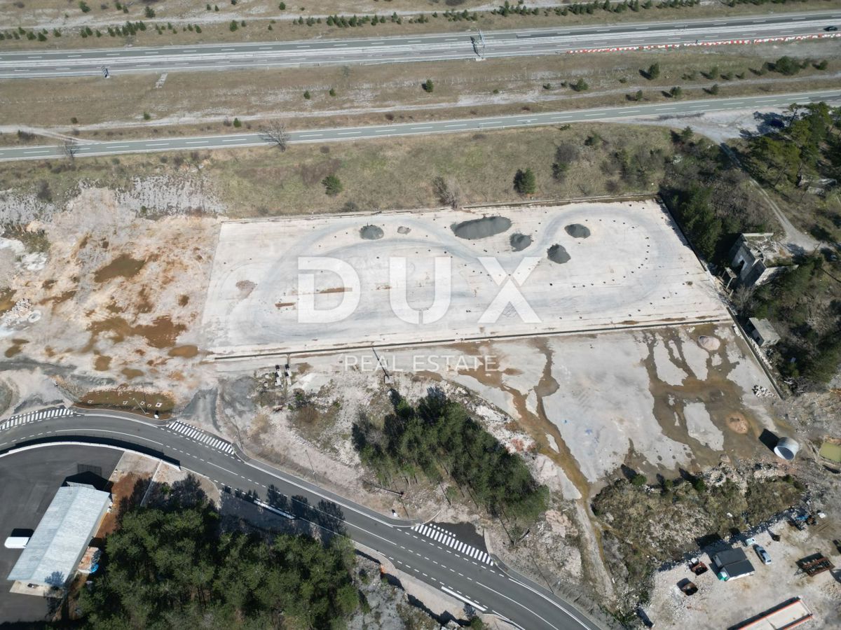 GROBNIK, ČAVLE, SOBOLI - gradbeno zemljišče 29.000 m2 v poslovni coni za dvorano - pisarniški prostor (namen: poslovni, obrtni, industrijski)