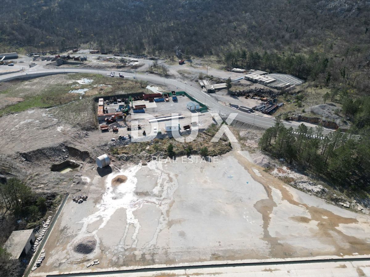 GROBNIK, ČAVLE, SOBOLI - gradbeno zemljišče 29.000 m2 v poslovni coni za dvorano - pisarniški prostor (namen: poslovni, obrtni, industrijski)