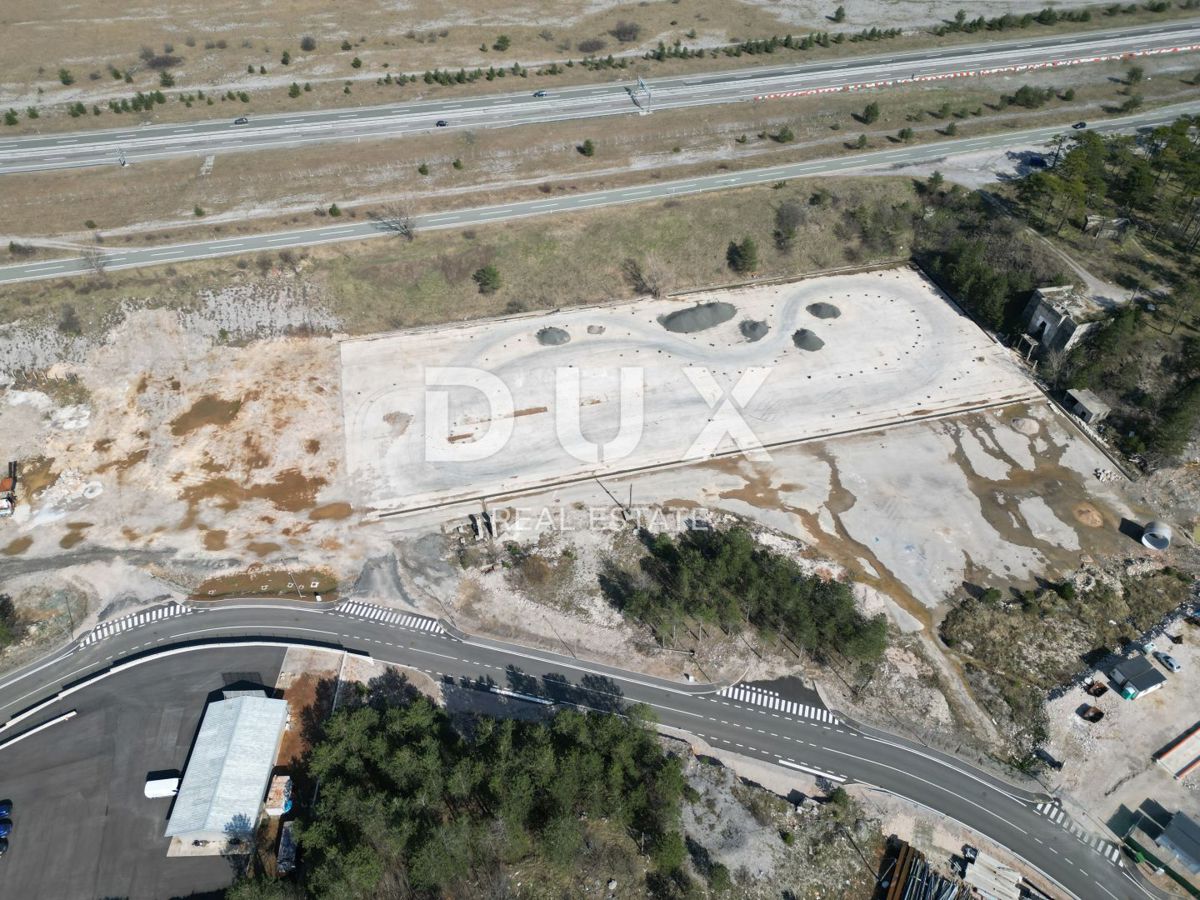 GROBNIK, ČAVLE, SOBOLI - gradbeno zemljišče 29.000 m2 v poslovni coni za dvorano - pisarniški prostor (namen: poslovni, obrtni, industrijski)