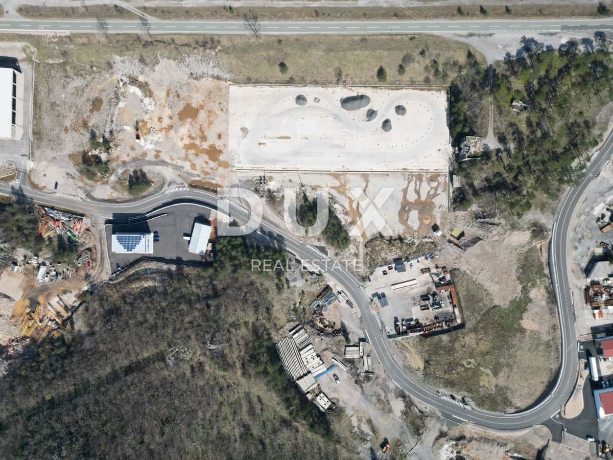 GROBNIK, ČAVLE, SOBOLI - gradbeno zemljišče 29.000 m2 v poslovni coni za dvorano - pisarniški prostor (namen: poslovni, obrtni, industrijski)