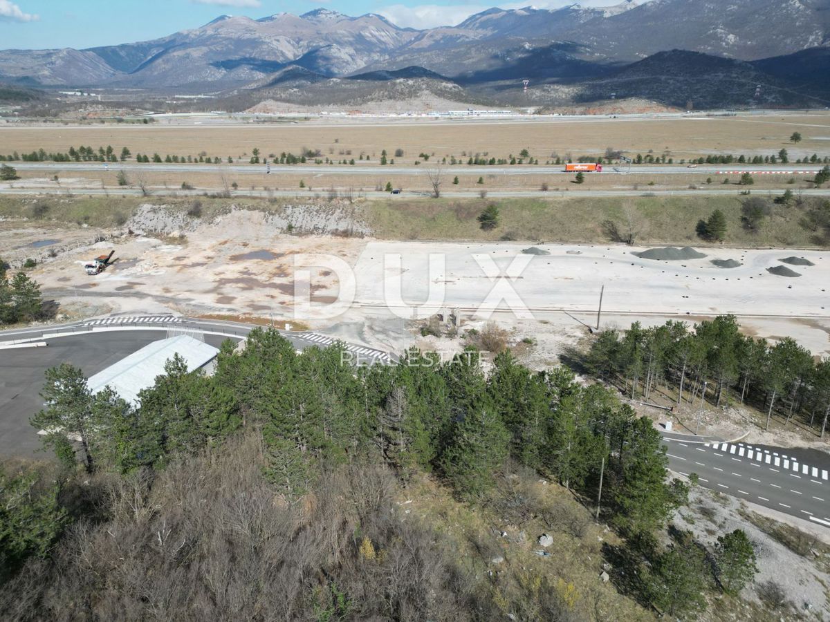 GROBNIK, ČAVLE, SOBOLI - gradbeno zemljišče 29.000 m2 v poslovni coni za dvorano - pisarniški prostor (namen: poslovni, obrtni, industrijski)