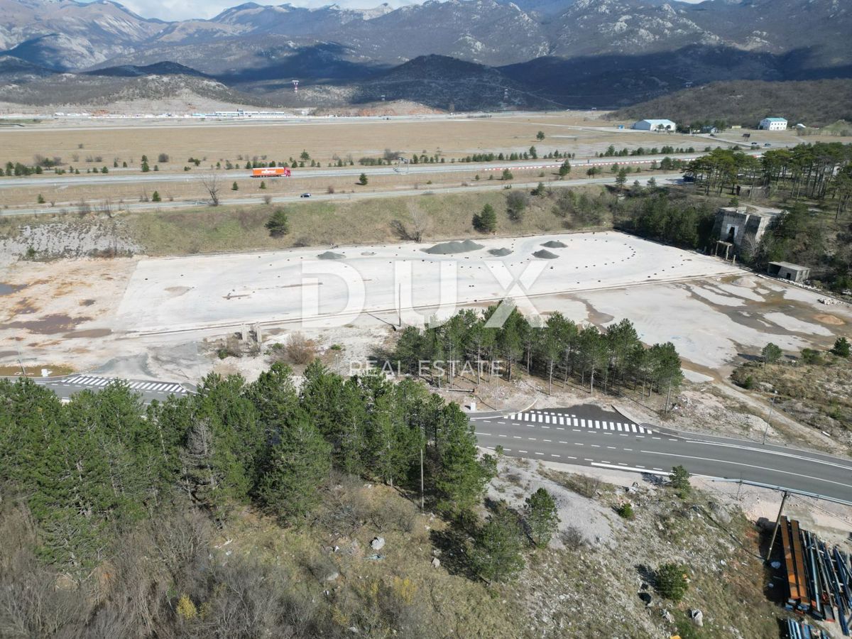 GROBNIK, ČAVLE, SOBOLI - gradbeno zemljišče 29.000 m2 v poslovni coni za dvorano - pisarniški prostor (namen: poslovni, obrtni, industrijski)