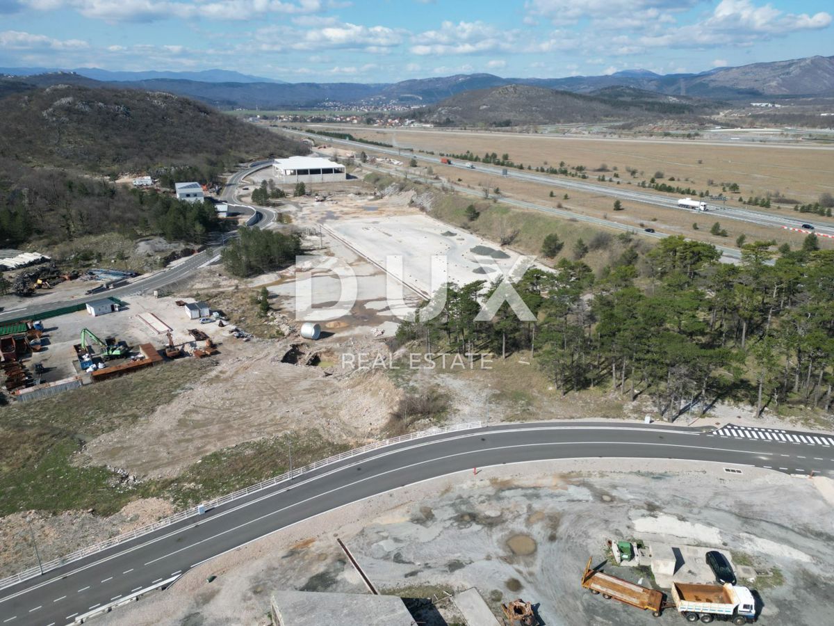 GROBNIK, ČAVLE, SOBOLI - gradbeno zemljišče 29.000 m2 v poslovni coni za dvorano - pisarniški prostor (namen: poslovni, obrtni, industrijski)