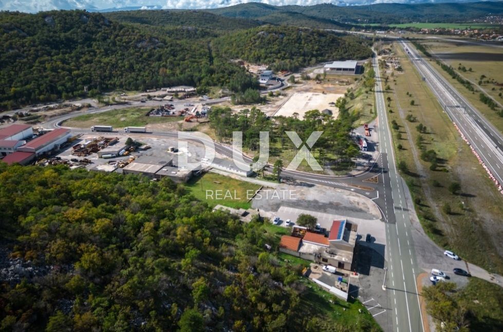 GROBNIK, ČAVLE, SOBOLI - gradbeno zemljišče 29.000 m2 v poslovni coni za dvorano - pisarniški prostor (namen: poslovni, obrtni, industrijski)