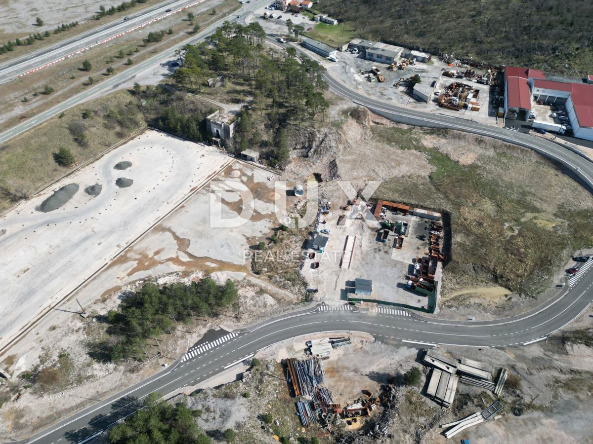 GROBNIK, ČAVLE, SOBOLI - gradbeno zemljišče 29.000 m2 v poslovni coni za dvorano - pisarniški prostor (namen: poslovni, obrtni, industrijski)