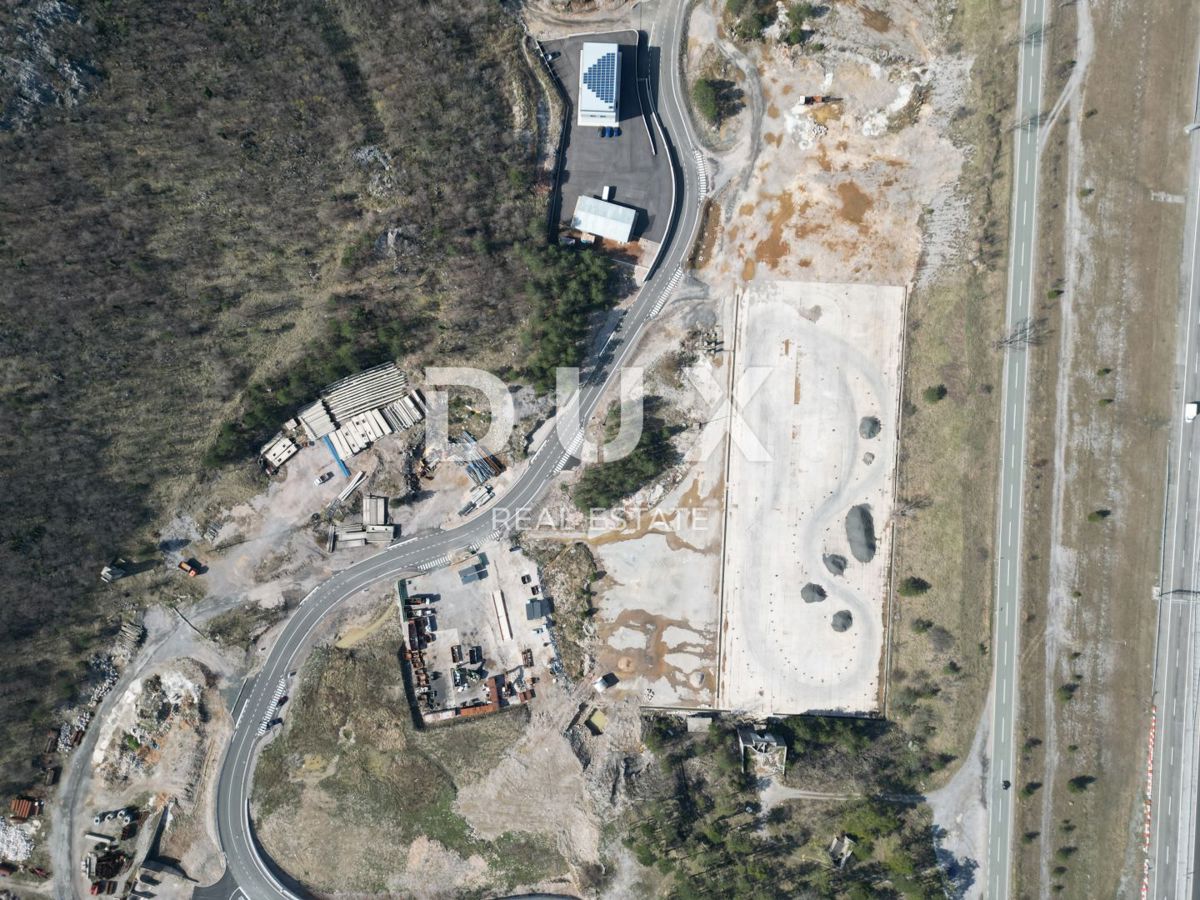 GROBNIK, ČAVLE, SOBOLI - gradbeno zemljišče 29.000 m2 v poslovni coni za dvorano - pisarniški prostor (namen: poslovni, obrtni, industrijski)