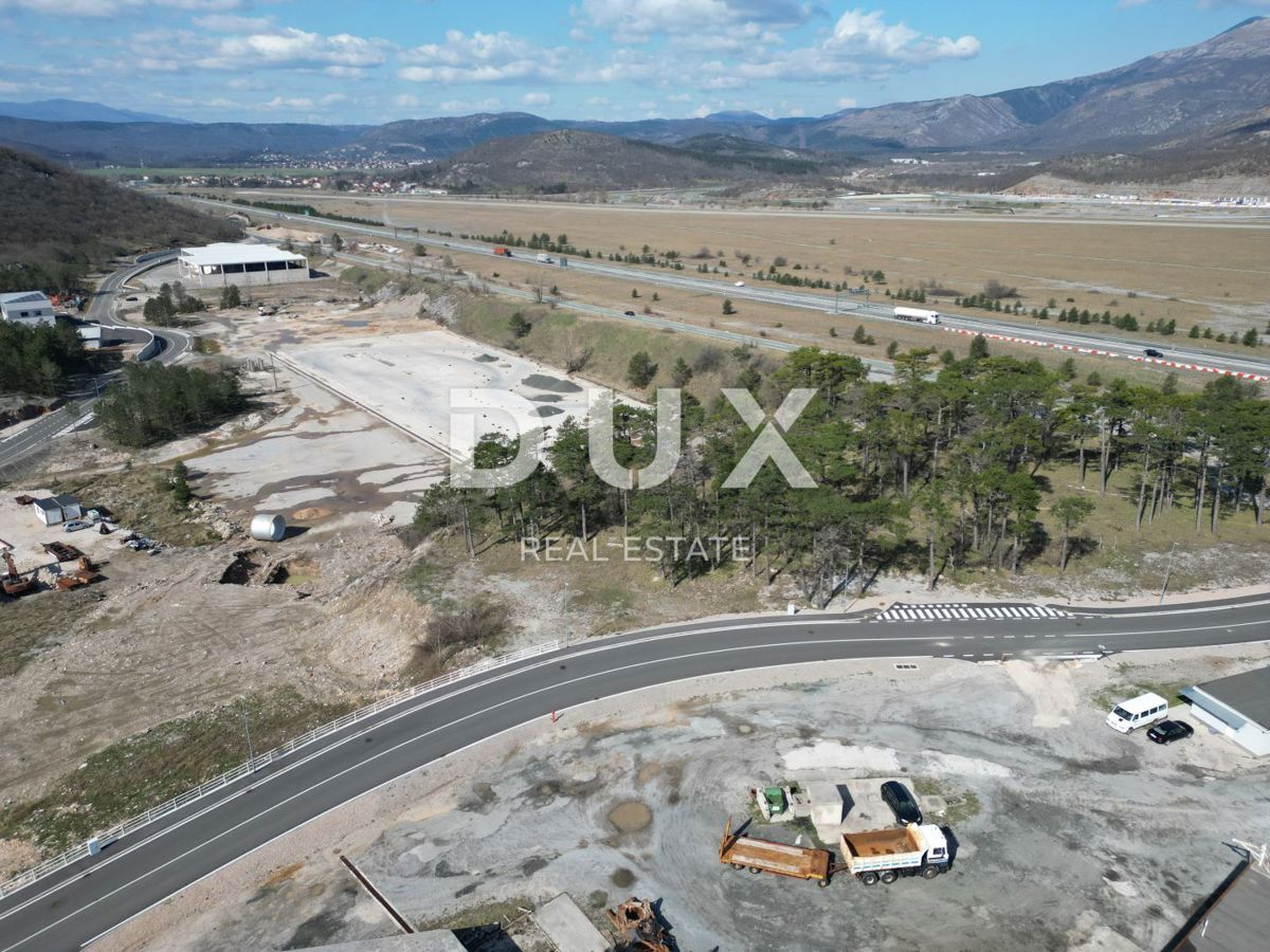 GROBNIK, ČAVLE, SOBOLI - gradbeno zemljišče 29.000 m2 v poslovni coni za dvorano - pisarniški prostor (namen: poslovni, obrtni, industrijski)