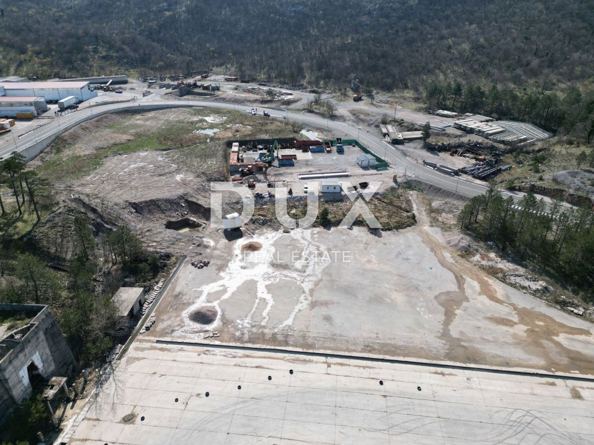 GROBNIK, ČAVLE, SOBOLI - gradbeno zemljišče 29.000 m2 v poslovni coni za dvorano - pisarniški prostor (namen: poslovni, obrtni, industrijski)