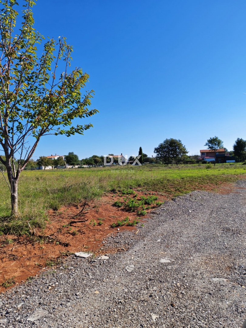 ISTRA, LOBORIKA - zazidljivo zemljišče 1085 m2!