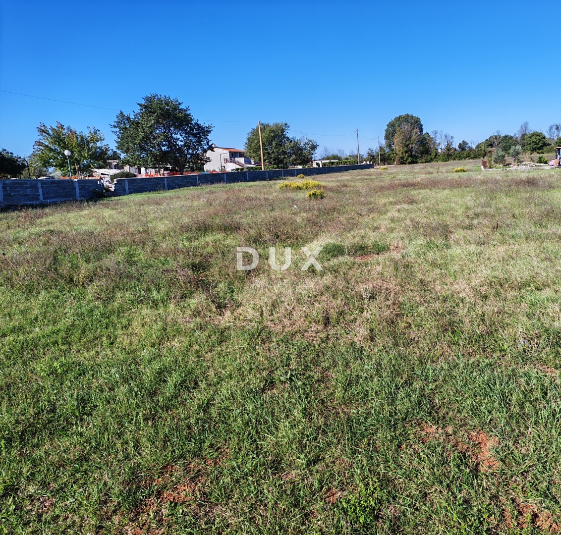 ISTRA, LOBORIKA - Gradbeno zemljišče na mirni lokaciji!