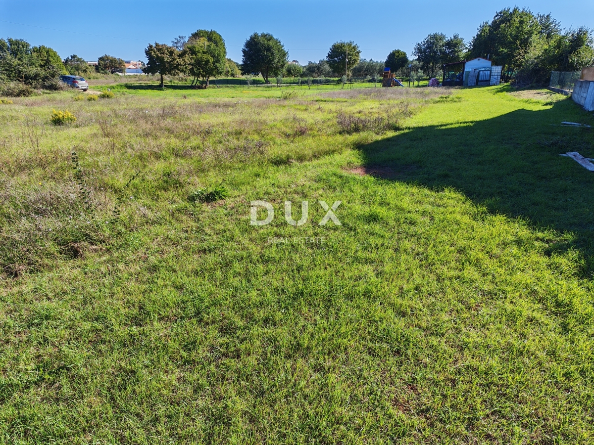 ISTRA, LOBORIKA - Gradbeno zemljišče na mirni lokaciji!