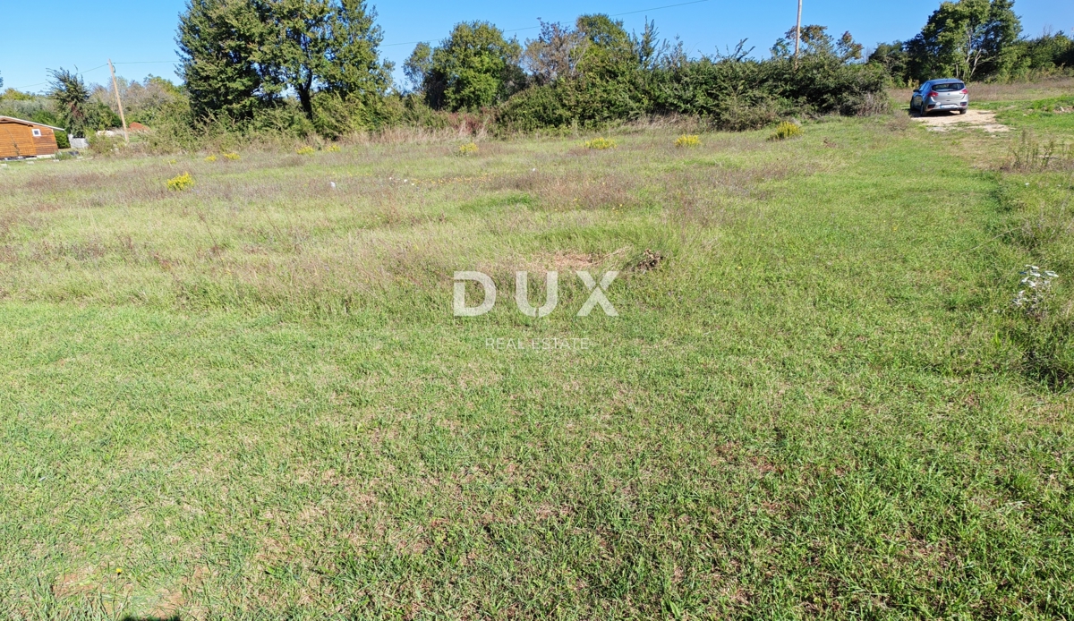 ISTRA, LOBORIKA - Gradbeno zemljišče na mirni lokaciji!