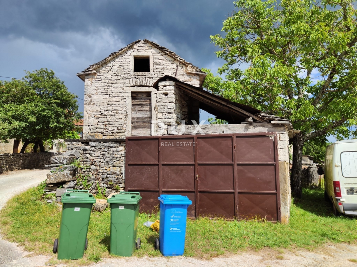 ISTRA, OPRTALJ - Starodavna stavba s pogledom na naravo