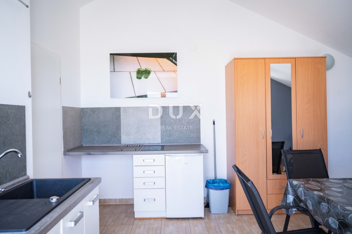 OTOK PAG, NOVALJA - PRILOŽNOST! Prostorno stanovanje s pogledom na morje!