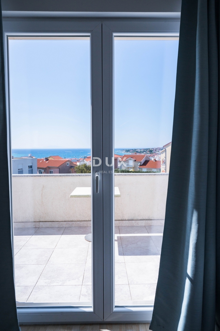 OTOK PAG, NOVALJA - PRILOŽNOST! Prostorno stanovanje s pogledom na morje!