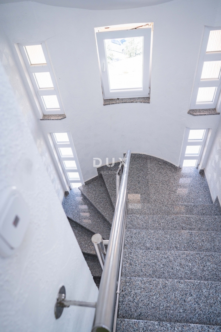 OTOK PAG, NOVALJA - PRILOŽNOST! Prostorno stanovanje s pogledom na morje!