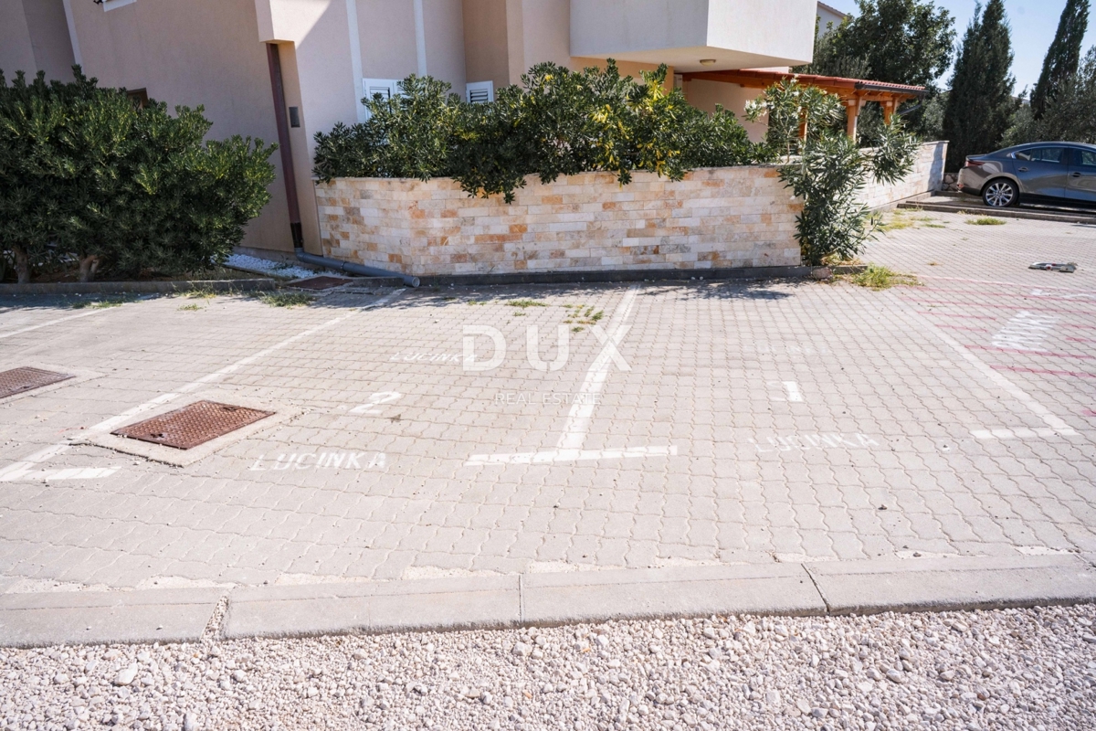 OTOK PAG, NOVALJA - PRILOŽNOST! Prostorno stanovanje s pogledom na morje!