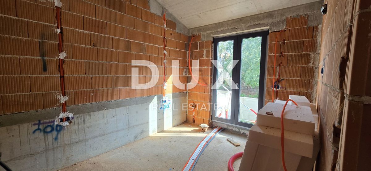 ISTRA, BARBAN - Dvojček hiše z bazenom na robu vasi