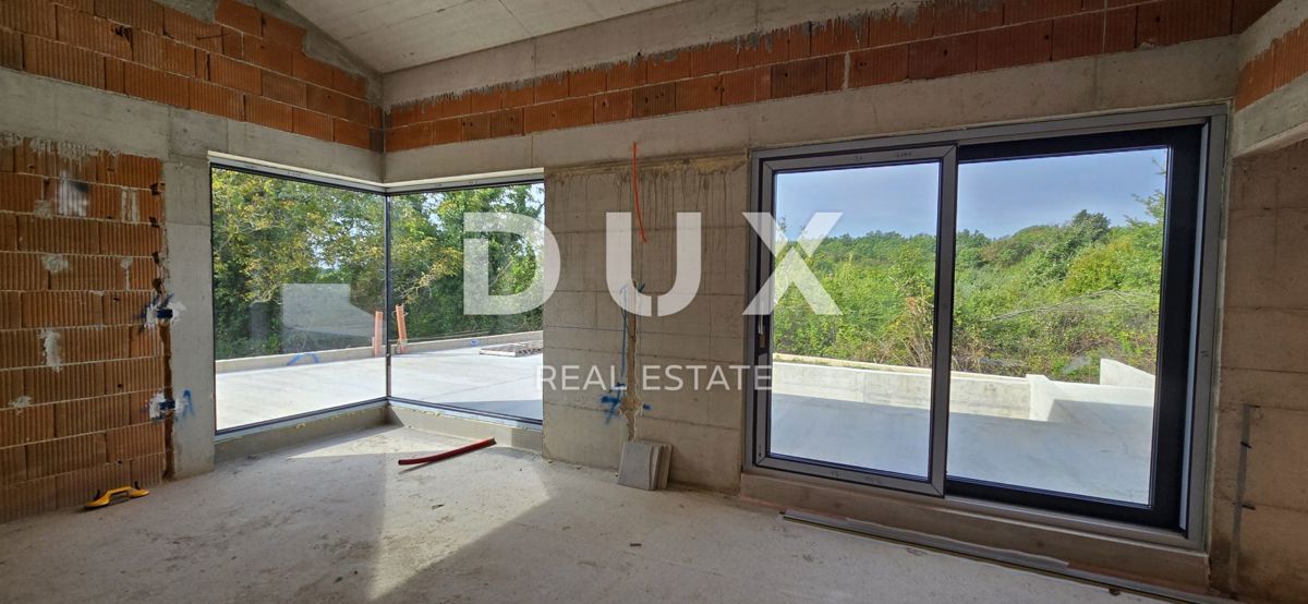 ISTRA, BARBAN - Dvojček hiše z bazenom na robu vasi