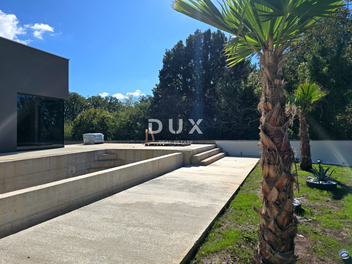 ISTRA, BARBAN - Dvojček hiše z bazenom na robu vasi