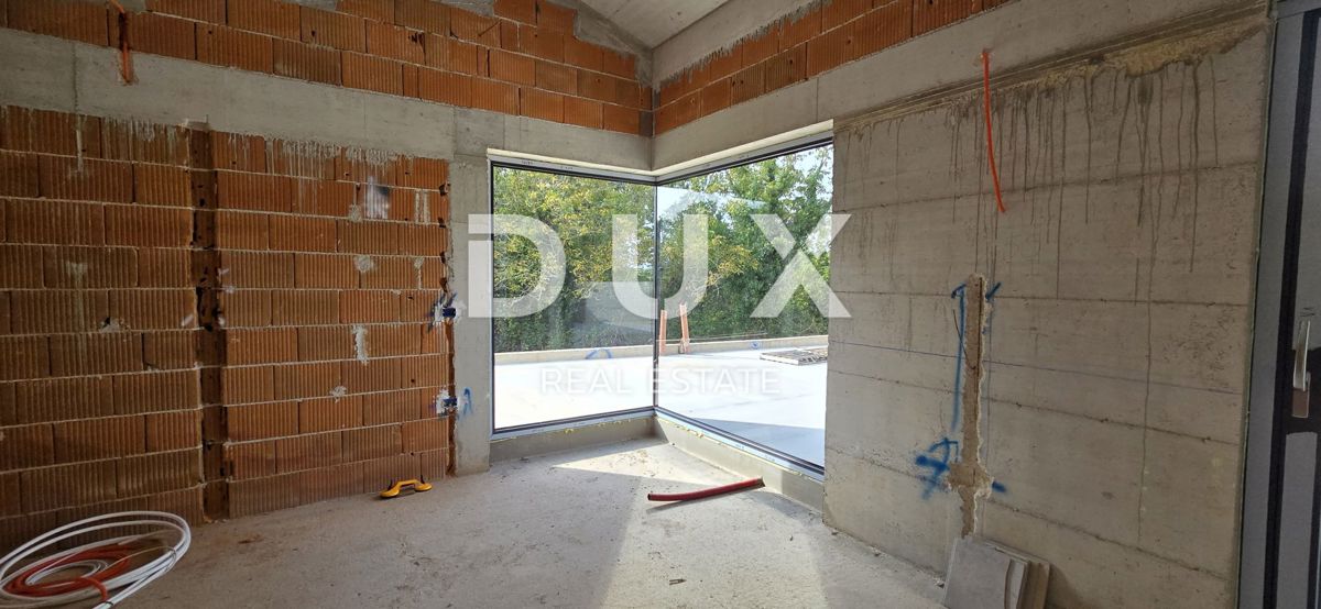 ISTRA, BARBAN - Dvojček hiše z bazenom na robu vasi