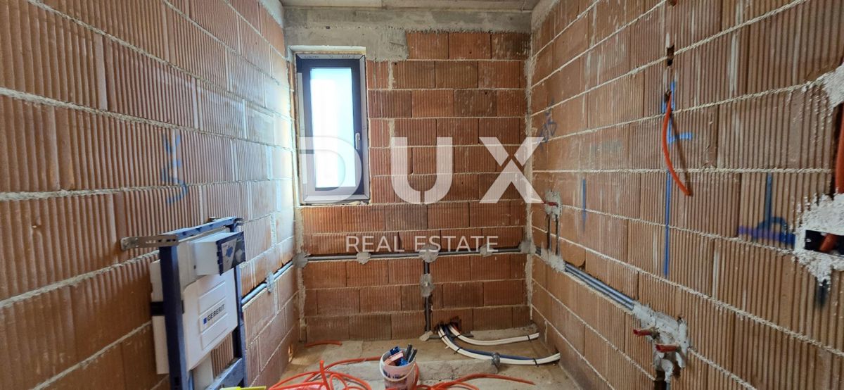 ISTRA, BARBAN - Dvojček hiše z bazenom na robu vasi