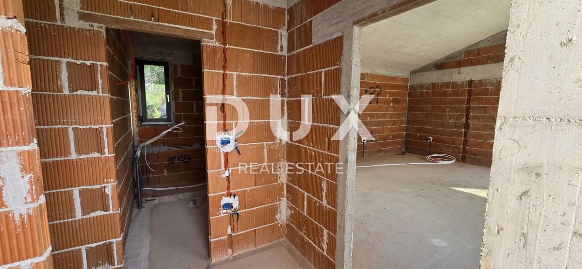 ISTRA, BARBAN - Dvojček hiše z bazenom na robu vasi